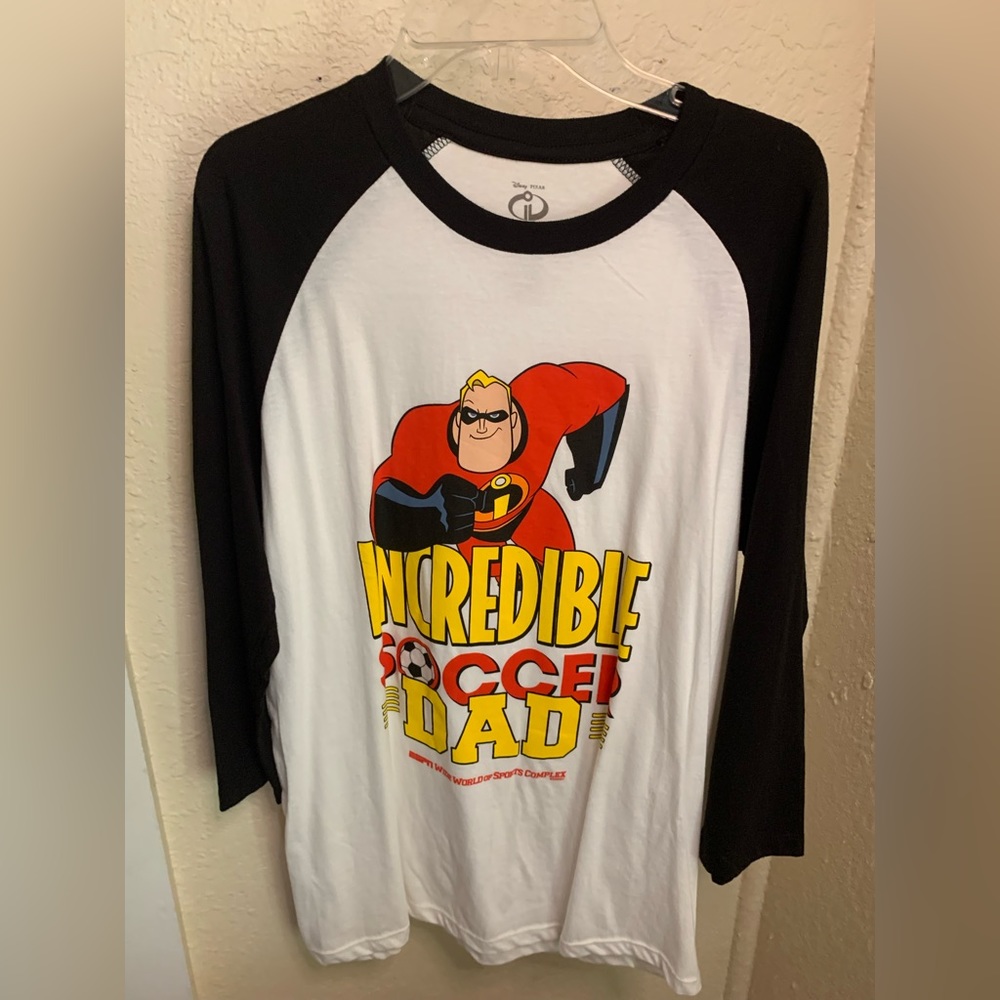 Incredible  2 T-shirt size Small and Medium - Picture 2 of 8